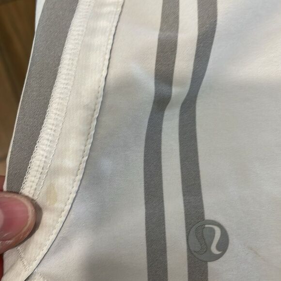 Lululemon Groovy Run Short Stripe Nimbus Vertical / Nimbus / Black Size 6 - Picture 6 of 8